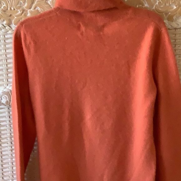 Gorgeous Cashmere Sweater 💛💛💛 - Picture 6 of 8
